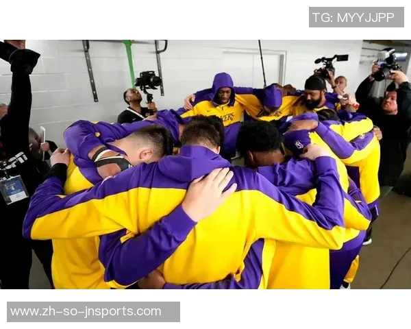 2018年12月11日湖人与热火激战回顾球迷热情高涨的精彩瞬间